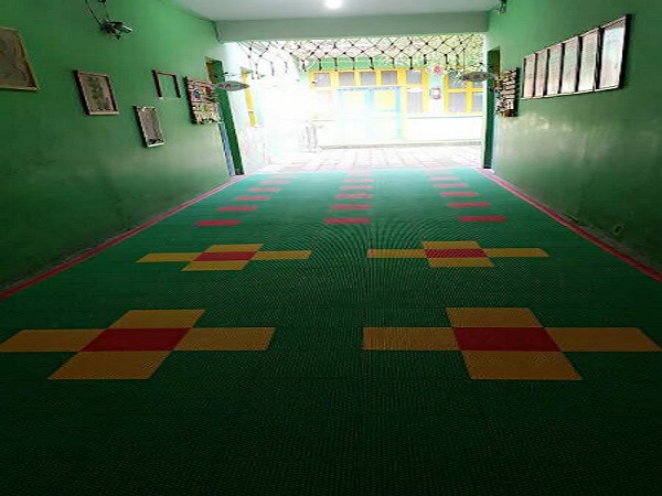 hjc黄金城塑胶为辉县市hjc黄金城幼儿园打造.校园