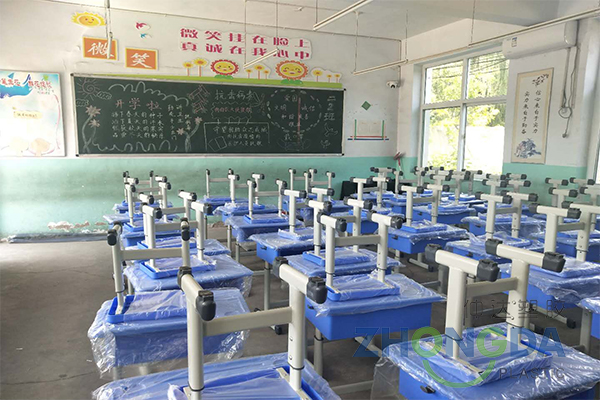 101课桌椅.jpg