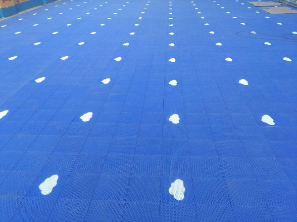  怎样才能买到好的悬浮式拼装地板呢